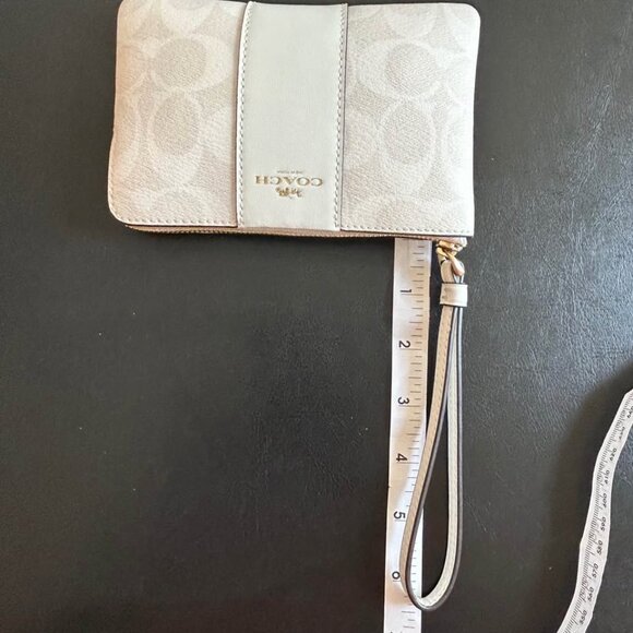 Coach Signature Corner Zip Wristlet Canvas Stripe Glacier White NWT $88 Retail - Picture 5 of 11